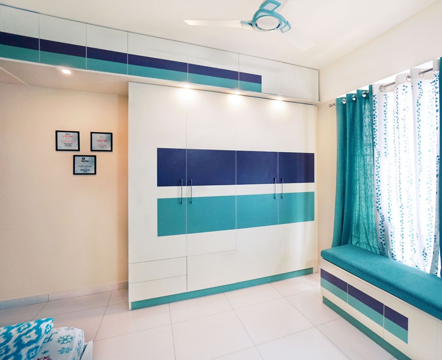 Sofa and accent wall Bhopal – VIBE